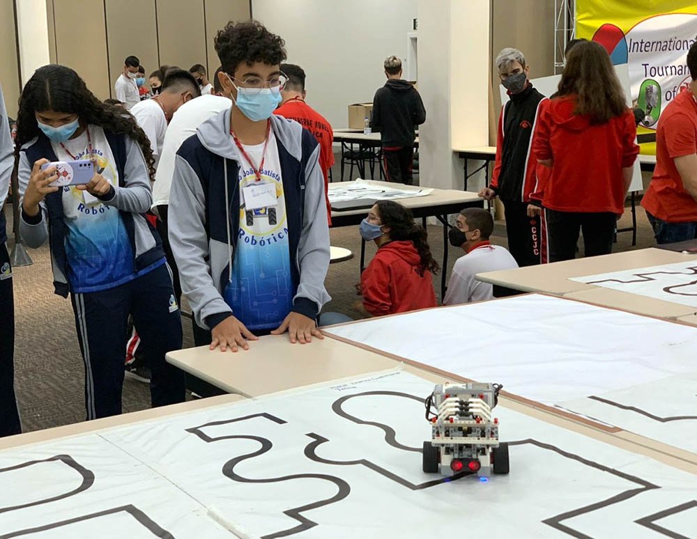 Alunos da ESJB em competição de Robótica